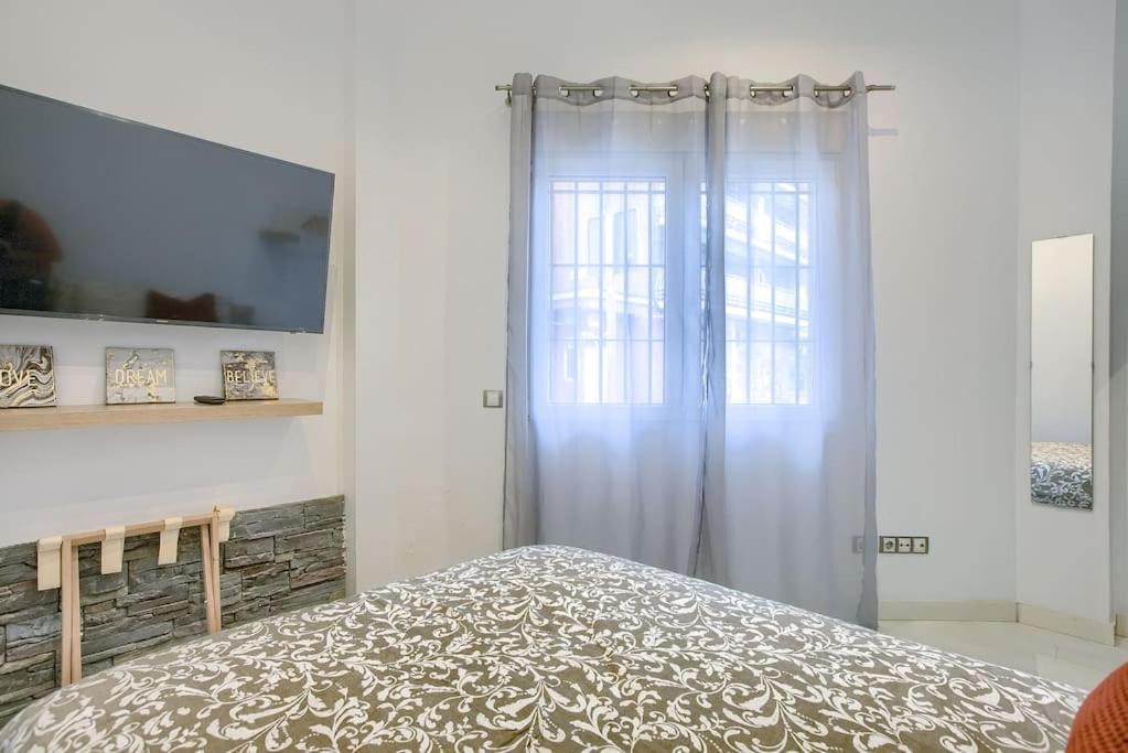 Cozy Getaway In Madrid Apartment Bagian luar foto